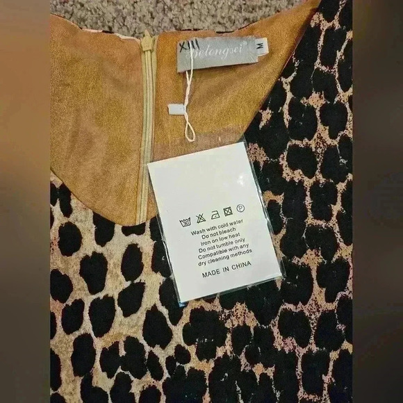 Belongsci Leopard V-Neck Mini Dress w/ Bell 3/4 Length Sleeves, Size… - Picture 4 of 5